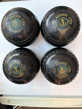 Almark Crusader 2 Lawn Bowls Set Of 4 Size 5H Very Good Condition.