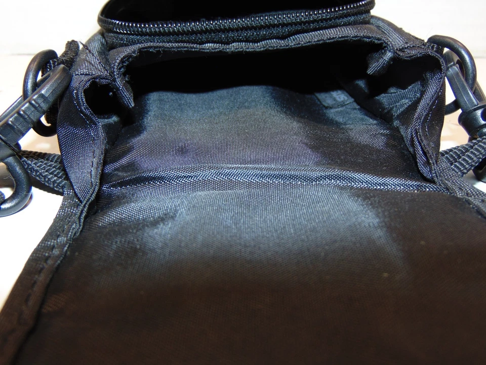 Targus Black Camera Carrying Bag Compact Camera Case - Image 3 of 4