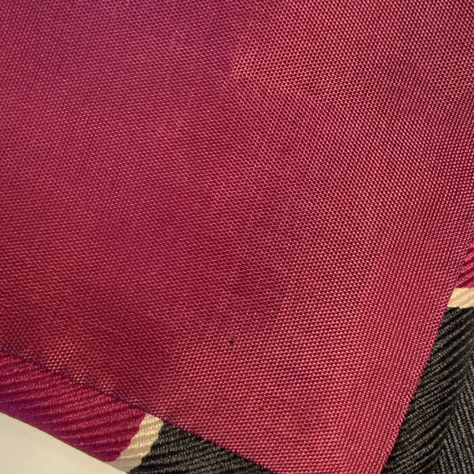 Corbata de seda italiana Perry Ellis Portfolio negra con lunares de arándano Foto 4 de 4