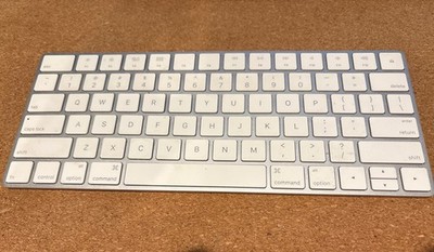 Apple Magic A1644 OEM Keyboard Lightning White. Used And Working Well