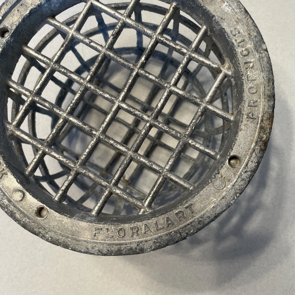 Vintage SCARCE Metal Flower Cage Frog BY FLORALART NO MEASURES 5 3/8 W X 3 TALL - Image 3 of 4