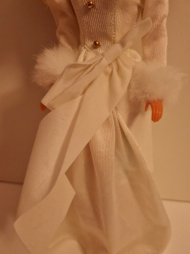 BARBIE MATTEL BRIDAL WINTER SNOW FLAKE GOWN 1997 #17630 FASHION AVENUE GENUINE - Foto 3 di 7