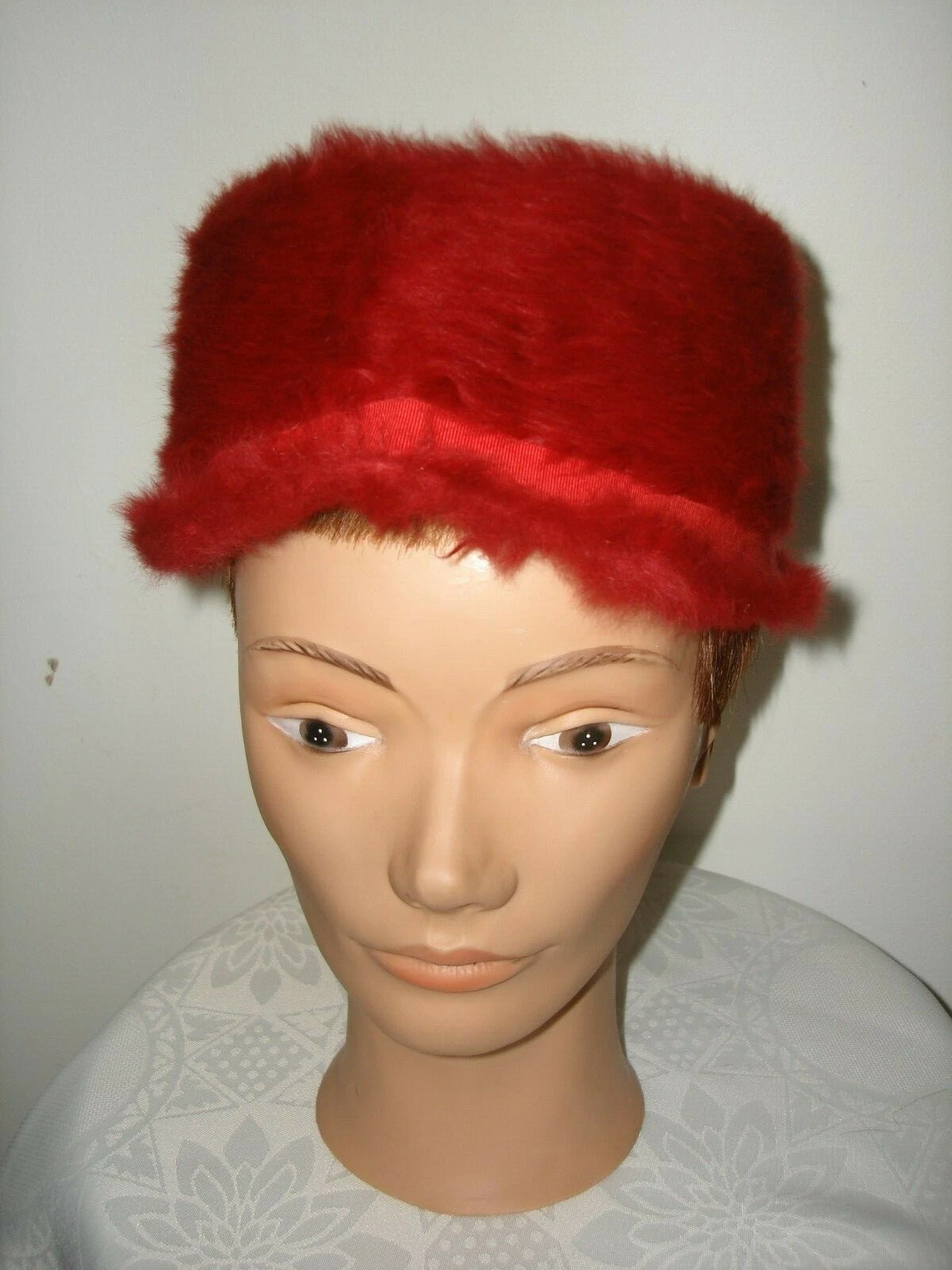 Chapeau rouge vintage unique Christian Dior New York MONTALDO'S velours mohair bourguignon