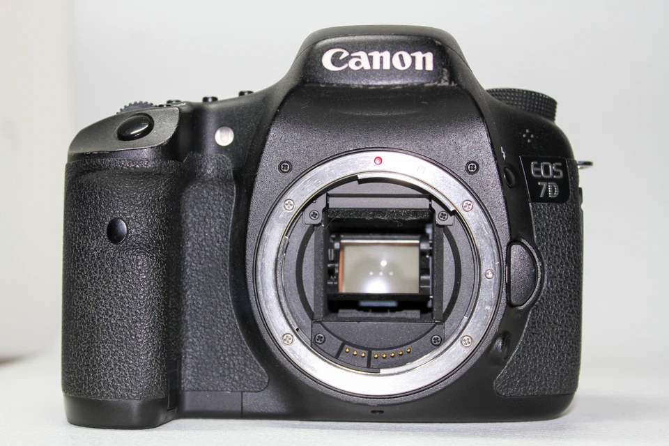 Canon EOS 7D Body Only - No Battery/Lens - High Shutter, Err 5, Loose Plybk Bttn - Image 2 of 4