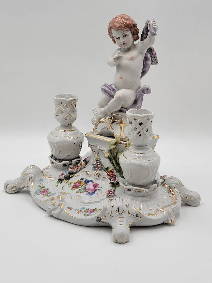 Candelabro antiguo raro del siglo XIX de porcelana con querubín y flores. Estampado.  Foto 4 de 4