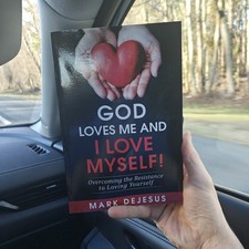 God Loves Me and I Love Myself!: 9781539307501 Mark DeJesus