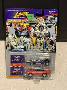1996 Johnny Lightning 1992 AL UNSER JR Indy & Cadillac Pace Car 1/64 Series 2