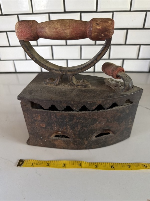 Antique Cast Iron Charcoal/Coal/Box Iron 1880s-1920s, Complete, Large 8”