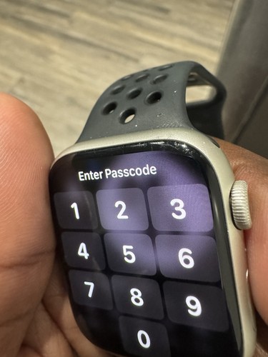 Apple Watch Series 7 45mm - Picture 2 of 4