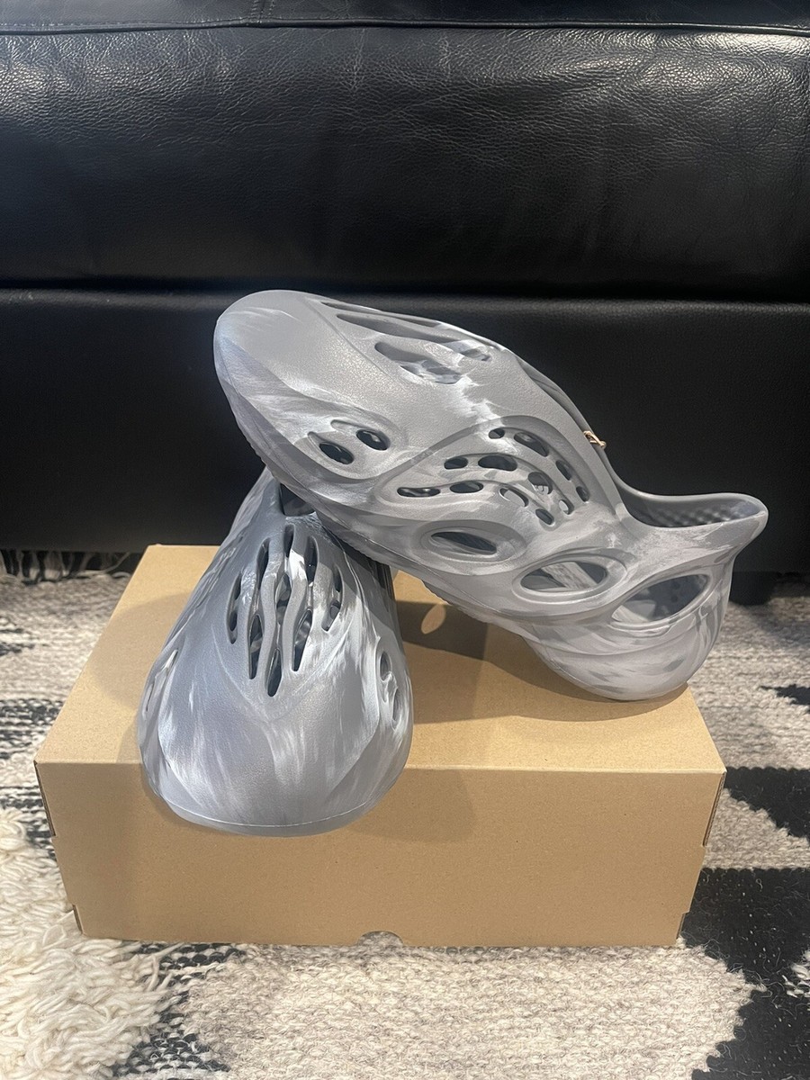 新品未使用　YEEZY Foam Runner MX Granite $_57.PNG?set_id=880000500F