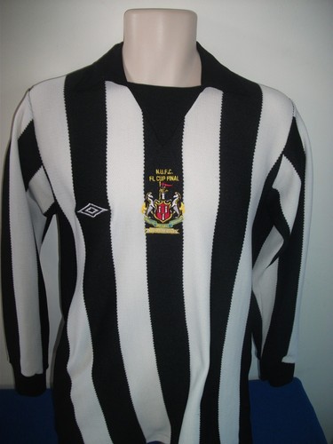Newcastle United 1976 Home Football Shirt Replica Umbro Vintage - Medium