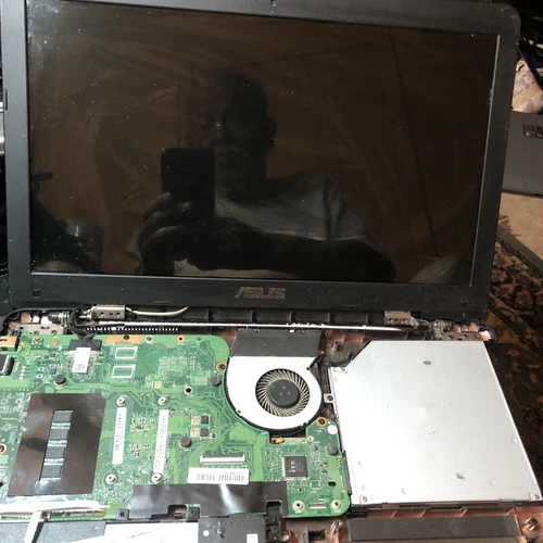ASUS X555L GOOD 15.6” SCREEN WITH UNKNOWN MOTHERBOARD AND BREN GUTTED, NO HD RAM