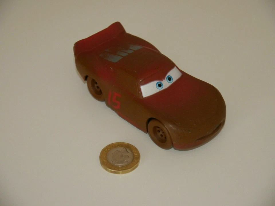 Disney Pixar Cars McQueen como Chester Whipplefilter fundido a presión escala 1:43 _B33 Foto 2 de 4