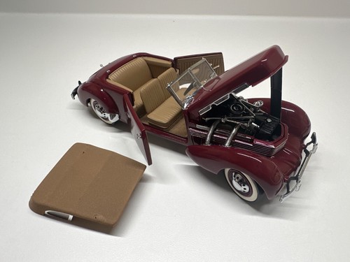 Two Franklin Mint 1:24 1937 Cord 812 Phaeton Coupe Burgundy & yellowish cream - Picture 6 of 19