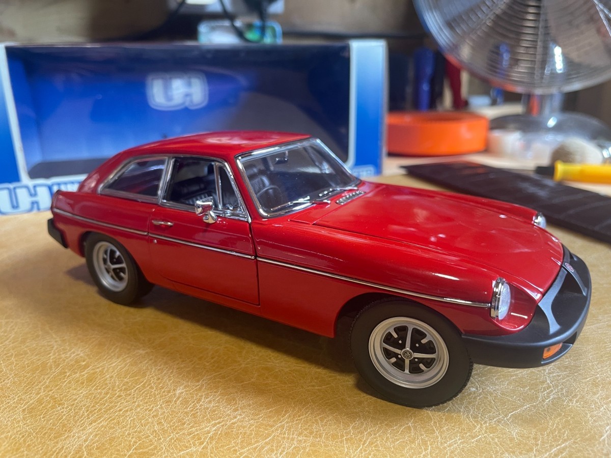 MGB GT Mk2 1978 in Flamenco red - Universal Hobbies 1:18 | eBay