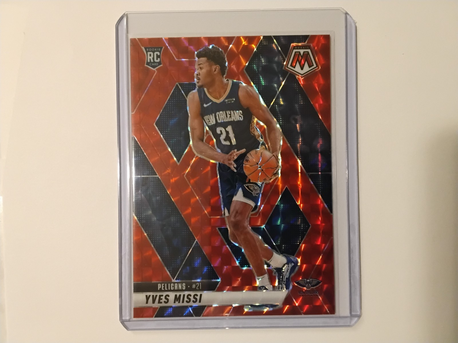 2024-25 Panini Mosaic Yves Missi #243 (RC) Red Mosaic Prizm New Orleans Pelicans