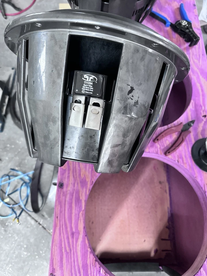 Super LOUD Rockford Fosgate T1 12” Subwoofers W/ Custom Box w/ Big Amplifier - Image 4 of 4