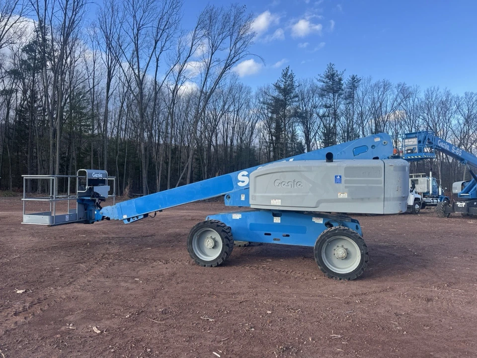 2014 GENIE S60 60’ DIESEL 4x4 BOOM DRIVABLE MAN PLATFORM LIFT - Image 2 of 4