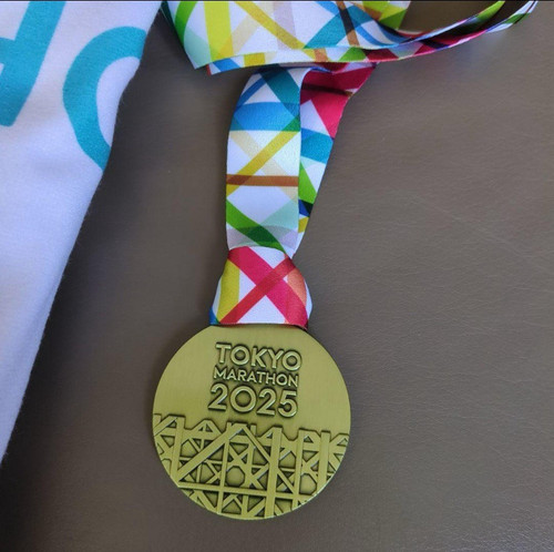 Tokyo Marathon 2025 Finisher Medal & poncho set Japan FREE SHIPPING - Picture 2 of 4