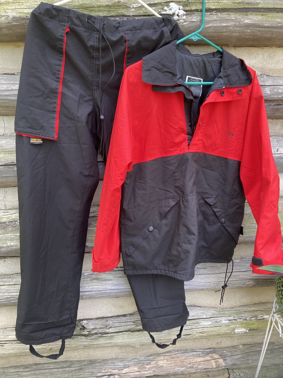 Gortex Rain Suit with hood Black and Red 10x small