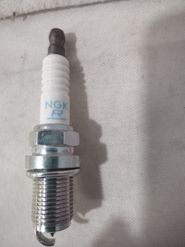 SPARK PLUG/ NGK/ Laser Platinum/ Premium PFR5G-11 /Stock # 2647 - Foto 10 di 14