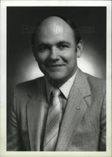 1988 Press Photo Thomas W. Watkins - Senior VP - dfpd41189