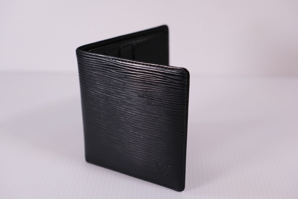 LOUIS VUITTON EPI LEATHER 6 CARD BI-FOLD BLACK SUPREME BOX LOUIS VUITTON EPI LEATHER 6 CARD BI-FOLD BLACK SUPREME BOX