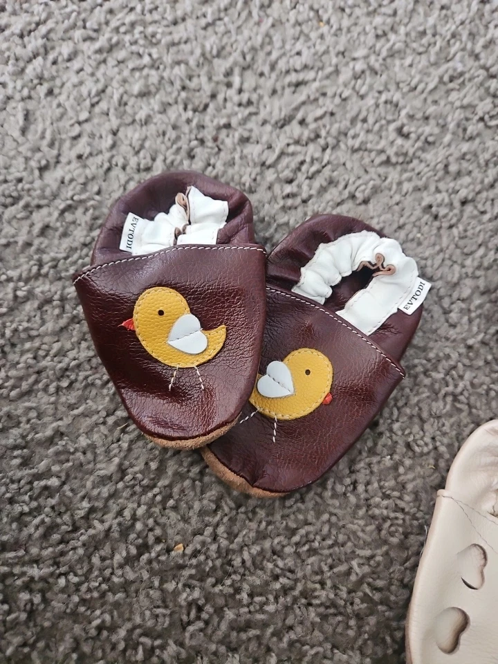 Toddler Girls Stride Rite Size 7 Shoes Plus Bonus 3 Pairs Of Various Soft Shoes - Image 4 of 4