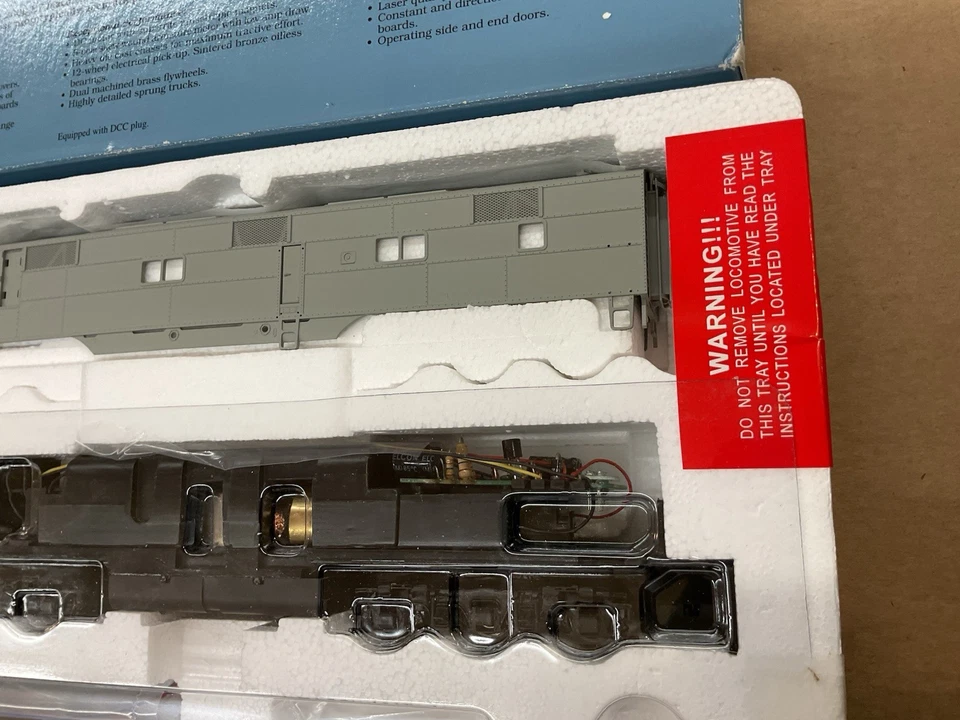 PROTO 2000 HO SCALE DIESEL LOCOMOTIVE E7 A UNIT UNDECORATED DCC READY NICE ! - Image 3 of 4