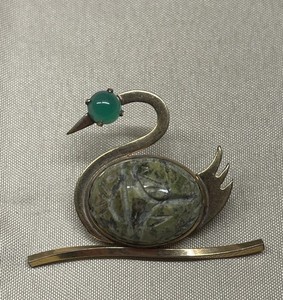 12K GOLD FILLED W.e. Richards VINTAGE SWAN Brooch Pin Jade SCARAB 7 GRAMS