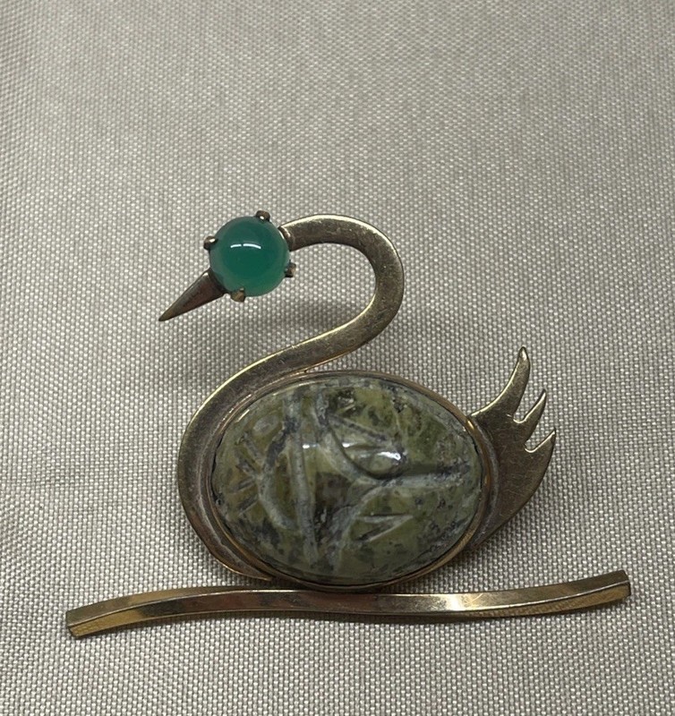 12K GOLD FILLED W.e. Richards VINTAGE SWAN Brooch Pin Jade SCARAB 7 GRAMS