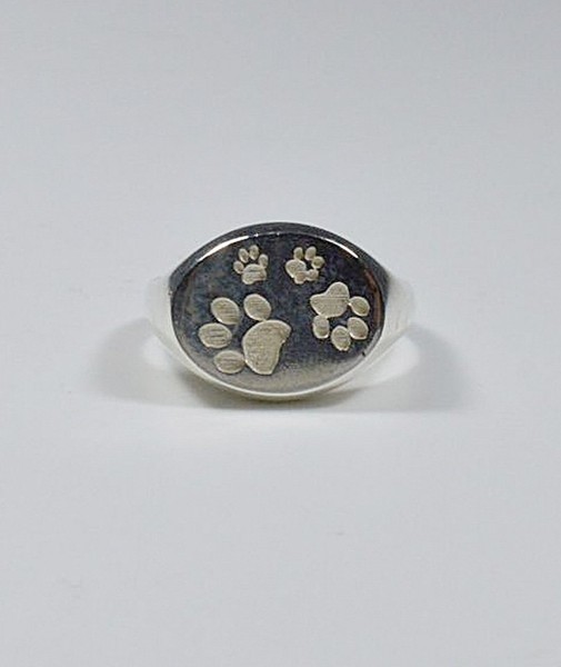 Silberner Chevalier-Ring Mit Silhouette Von Gemischten FußAbdrüCken Im Flachrel-image