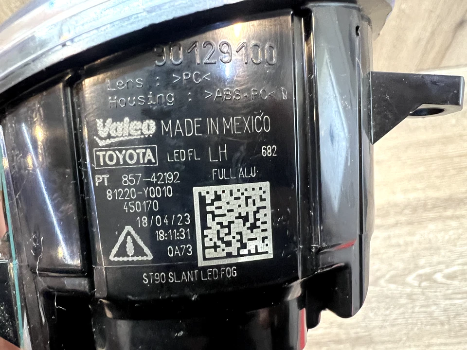 Toyota Tundra LH 2015-2019 luz antiniebla conjunto LED OEM 81220-Y0010 Foto 3 de 4