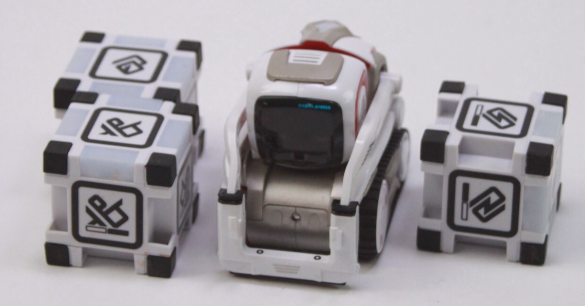 Anki Cozmoとブロック3個セット Anki COZMO 190-00057 AI Robot w/ 3 cubes and Charger Base