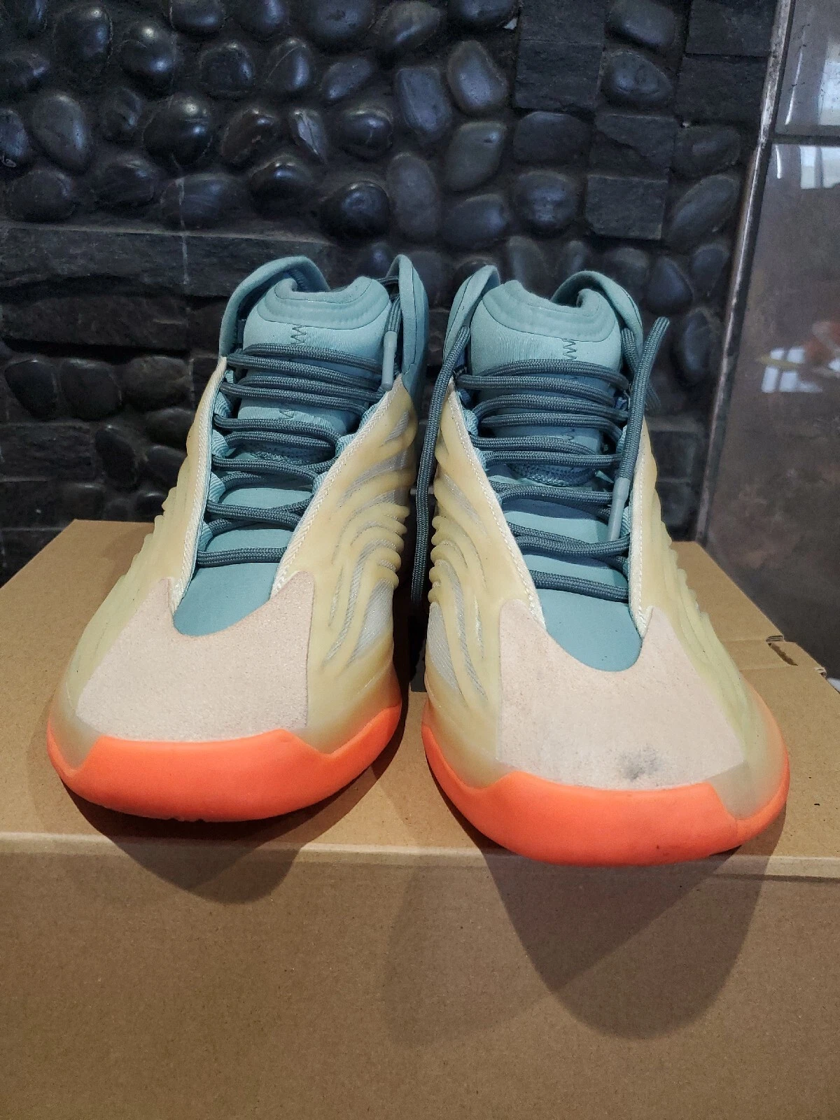 [HP6595] Adidas Yeezy Boost Quantum Uomo "Hi Res Coral"