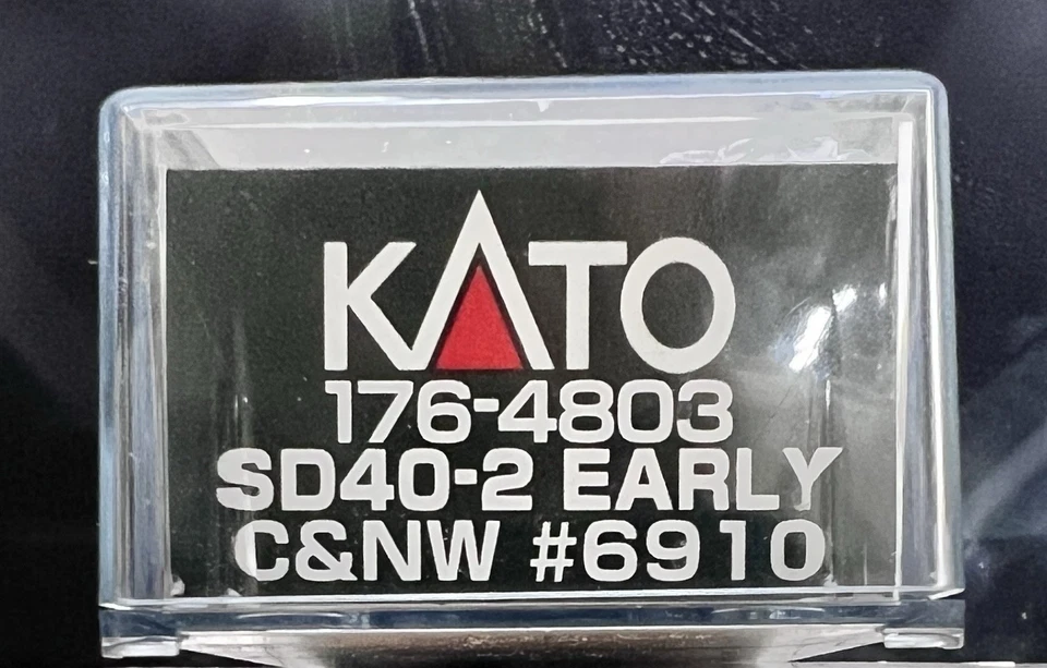 KATO 176-4803, SD 40–2, Early, C & NW #6910 - Image 4 of 4