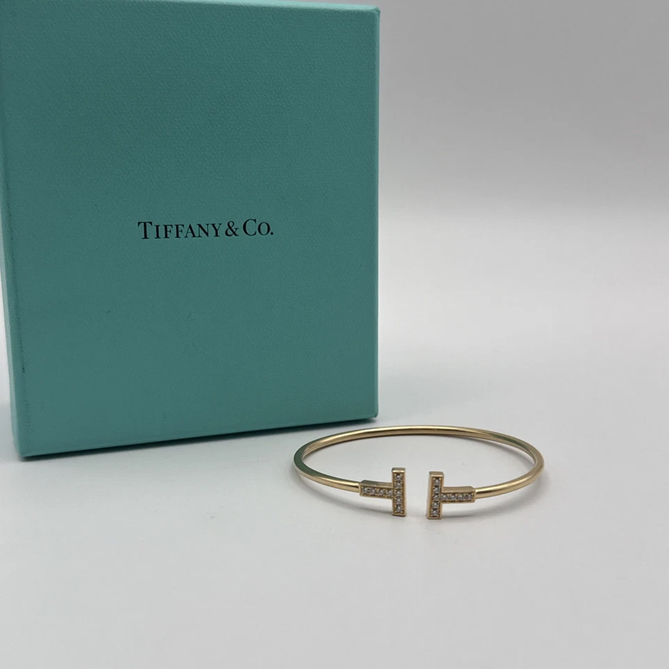 "Brazalete de alambre de diamantes en T de oro amarillo de 18 k Tiffany & Co tamaño grande de 0,24 quilates 6,75""" Foto 2 de 4
