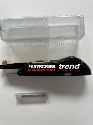 Trend Easy Scribe Offset-Ritzwerkzeug mit ausziehbarer Platte und 3 Minen.