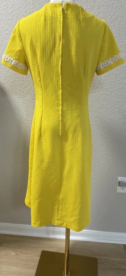 Vestido margarita manga corta amarillo brillante vintage años 60 70 para mujer S/M adelgazante Foto 2 de 4