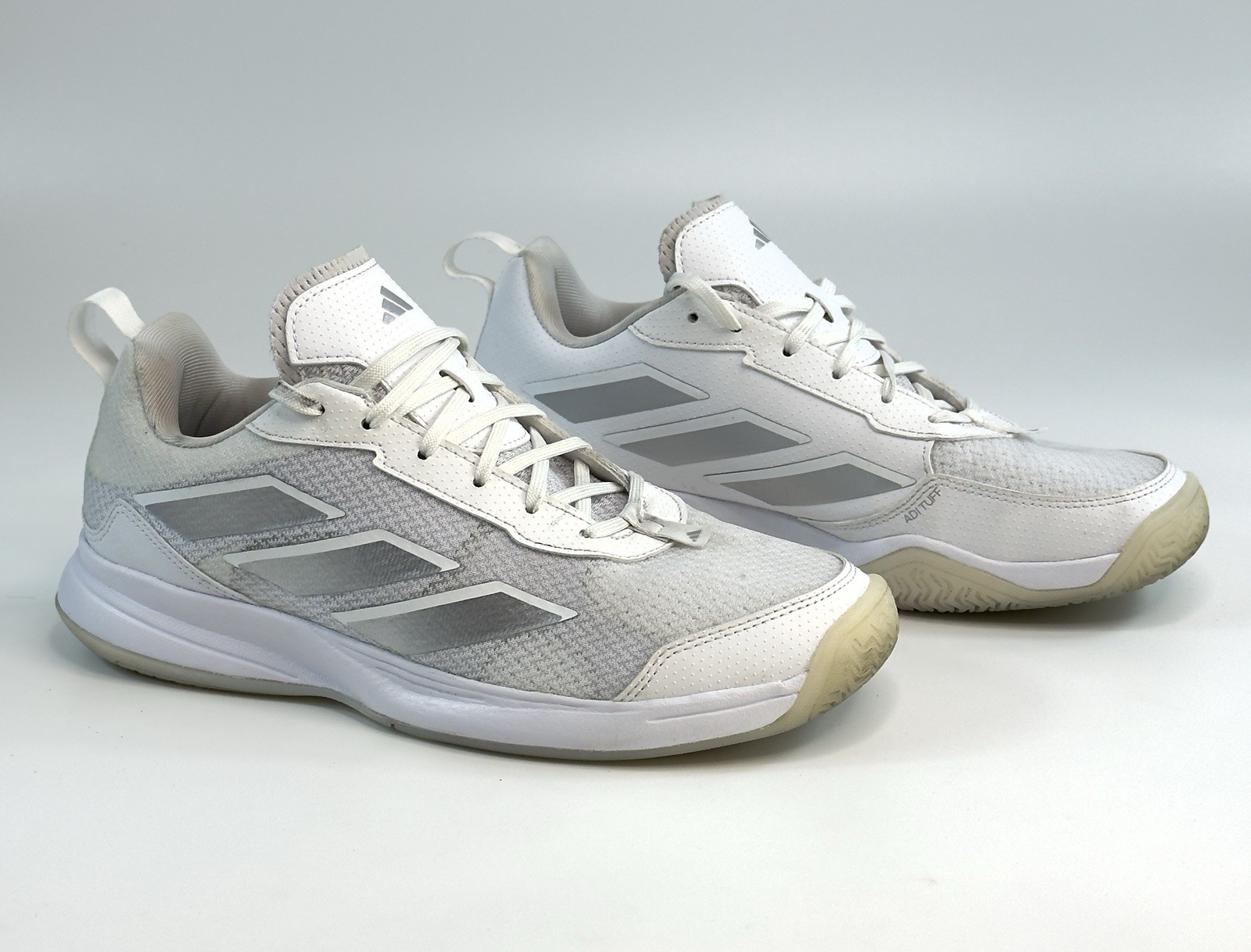 White/silver Metallic Size 8.5