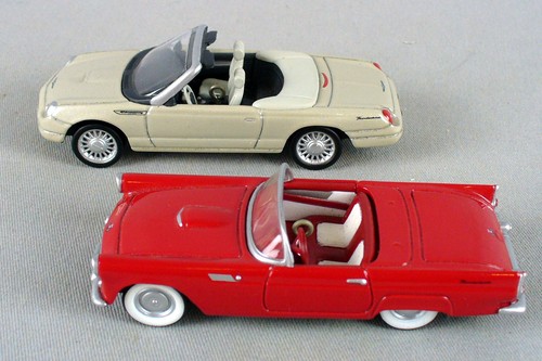 2005 HALLMARK KEEPSAKE CHRISTMAS ORNAMENTS 50TH ANNIVERSARY FORD THUNDERBIRD - Picture 10 of 16