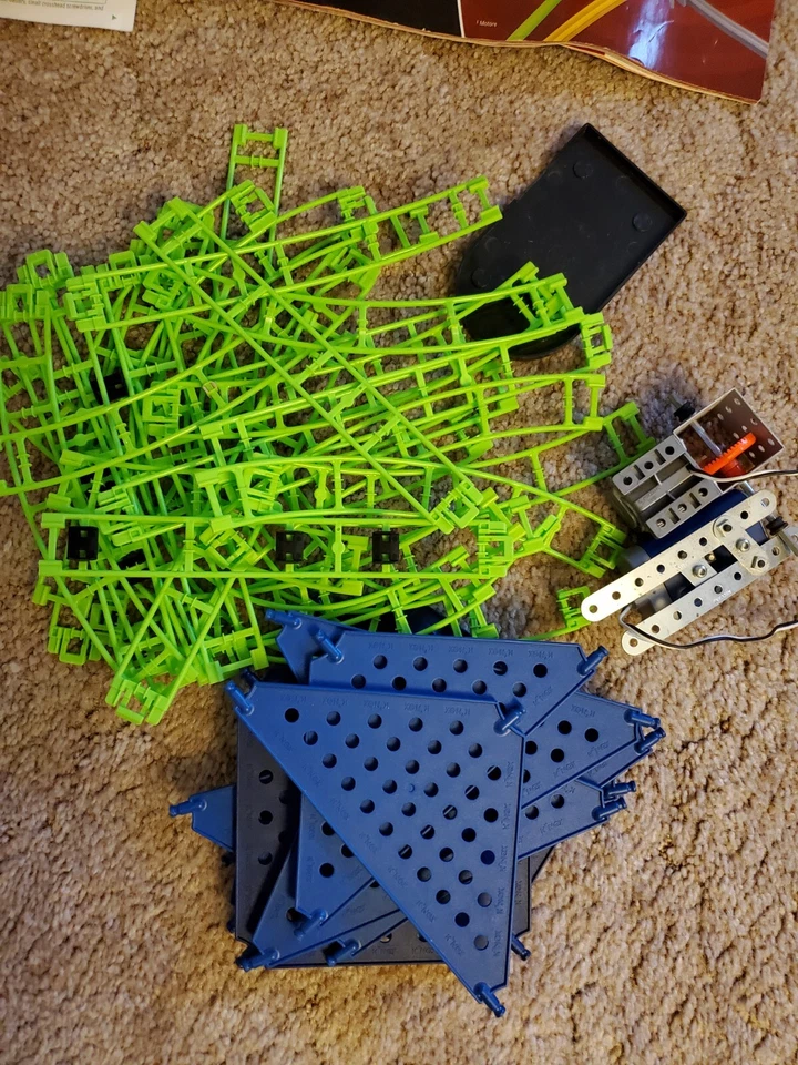 Huge KNEX Lot 11 lbs Wheels Connectors Rods Parts Pieces Manuals Rollercoaster - Image 3 of 4