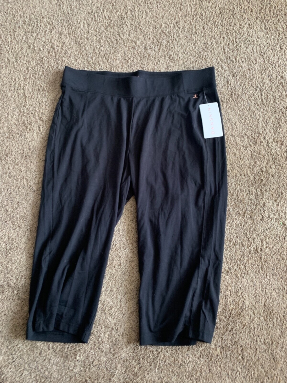 Danskin Women's Sleek Fit Capri Yoga Pants