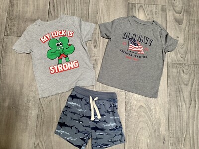 Old Navy Set (2 T-Shirts+ kurze Hose), Gr. 92, Junge