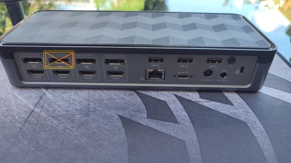 Targus USB-C Quad 4K Docking Station DisplayLink DOCK570EUZ **READ DESCRIPTION** - Image 3 of 4