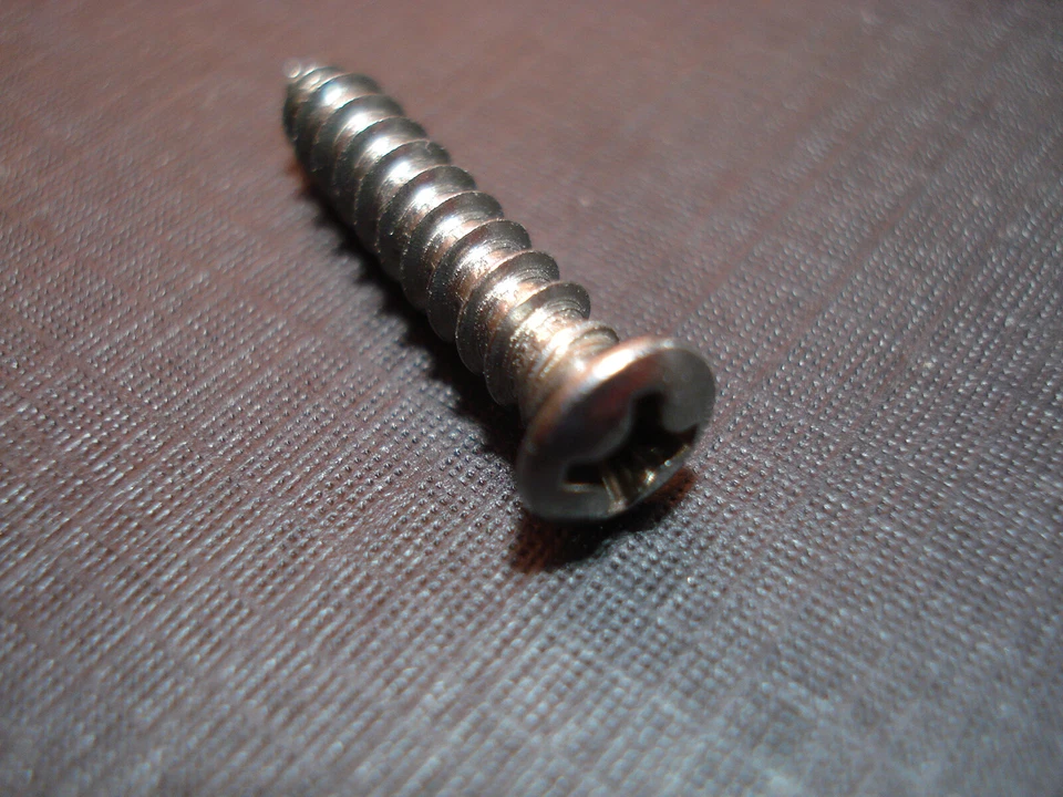 25 Chevy Cadillac 8 x 7/8 con #6 Cabeza Acero Inoxidable Puerta Kick Panel Tornillos Automotrices  Foto 4 de 4