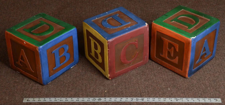 Juego de 3 bloques de utilería de bloque de letras DENNY MANUFACTURING Foto 3 de 4