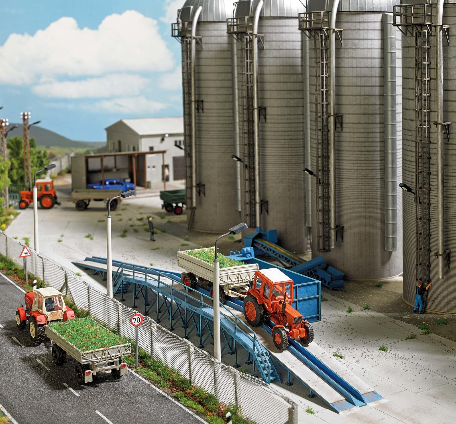Busch 1914 Ramp with batch feeder
