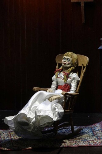THE CONJURING - Ultimate Annabelle Action Figure Neca - Imagen 3 de 5