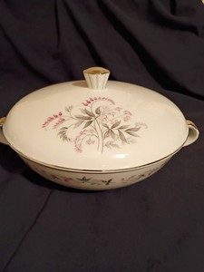 Seyei Fine China Covered Serving Dish                           (38)t 